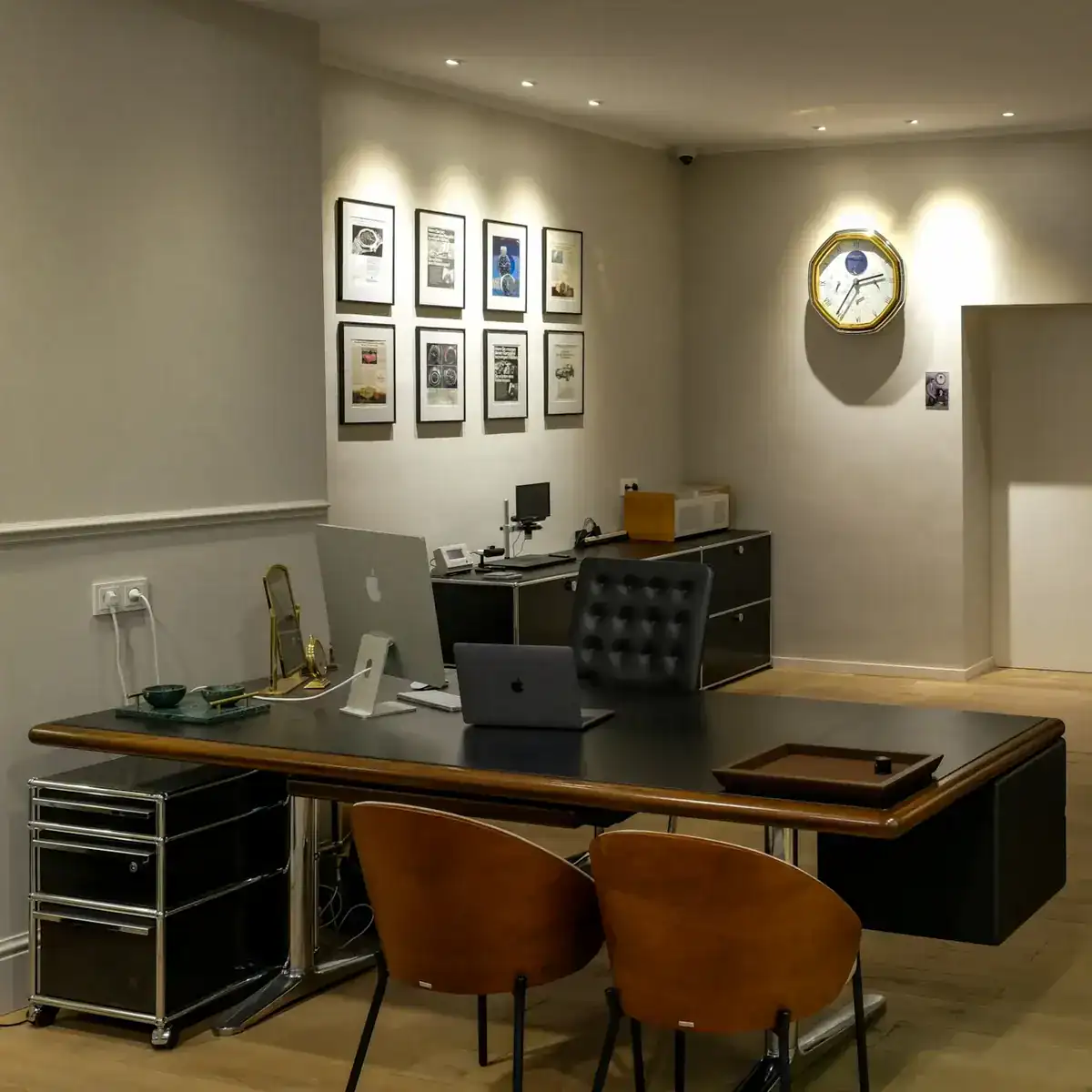 Desk and consultation area in the Werner Watches boutique in Frankfurt am Main